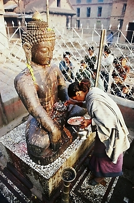 포토 JPG 주간 여자 건축 아시아 종교 조각 외국문화 불교 유적 종교용품 해외건축 종교건축 유물 사람 야외 인도 불상 불교용품 불교조각 조각_조소 여자만 국내포토 자연요소 전통 해외 나라 문화 조소 파일형식