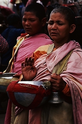 포토 JPG 주간 해외 여자 아시아 외국문화 사람 야외 두명 인도 전통의상 인도문화 여자만 국내포토 자연요소 동양문화 전통 나라 문화 인도_나라 파일형식