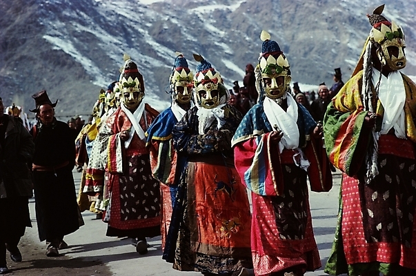 포토 JPG 주간 해외풍경 아시아 외국문화 사람 풍경 여러명 야외 축제 공연 군중 네팔 네팔문화 카트만두 국내포토 자연요소 동양문화 해외 나라 문화 다수 이벤트 파일형식