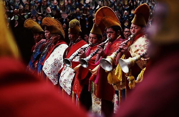 포토 JPG 주간 해외풍경 아시아 음악 외국문화 사람 풍경 여러명 야외 축제 공연 군중 네팔 네팔문화 카트만두 국내포토 자연요소 동양문화 해외 나라 문화 다수 문화예술 이벤트 파일형식