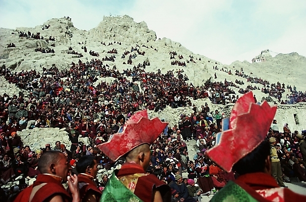 포토 JPG 주간 해외풍경 아시아 외국문화 사람 풍경 여러명 야외 축제 공연 군중 네팔 네팔문화 카트만두 국내포토 자연요소 동양문화 해외 나라 문화 다수 이벤트 파일형식