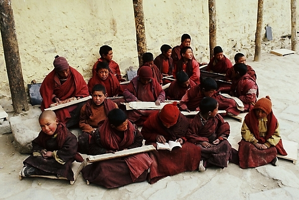 포토 JPG 주간 해외풍경 아시아 외국문화 사람 풍경 여러명 야외 축제 공연 군중 네팔 네팔문화 카트만두 국내포토 자연요소 동양문화 해외 나라 문화 다수 이벤트 파일형식
