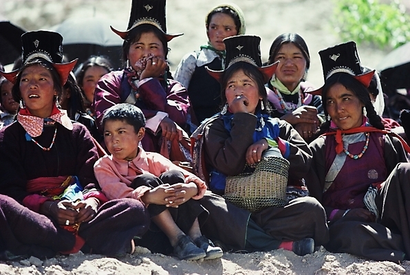 포토 JPG 주간 해외풍경 아시아 외국문화 사람 풍경 여러명 야외 축제 공연 군중 네팔 네팔문화 카트만두 국내포토 자연요소 동양문화 해외 나라 문화 다수 이벤트 파일형식