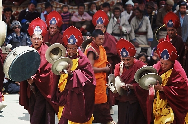 포토 JPG 주간 해외풍경 아시아 외국문화 사람 풍경 여러명 야외 축제 공연 군중 네팔 네팔문화 카트만두 국내포토 자연요소 동양문화 해외 나라 문화 다수 이벤트 파일형식