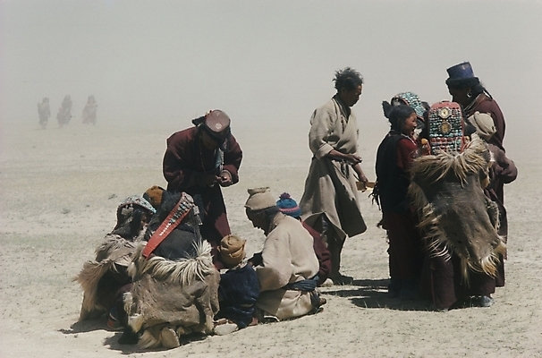 포토 JPG 주간 해외풍경 여자 남자 아시아 외국문화 사람 풍경 초원 여러명 야외 사막 네팔 네팔문화 국내포토 자연요소 동양문화 해외 나라 문화 다수 파일형식