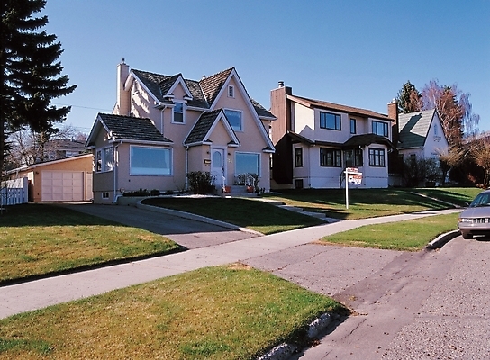 포토 JPG 주간 나무 식물 해외풍경 시설물 건축물 공원 현대건축 건축 도로 길 육상교통 백그라운드 교통 자동차 하늘 주택 풍경 잔디 사람없음 야외 건물 마을 정원 전원주택 단독주택 국내포토 자연요소 해외 공공시설 교통수단 교통시설 파일형식