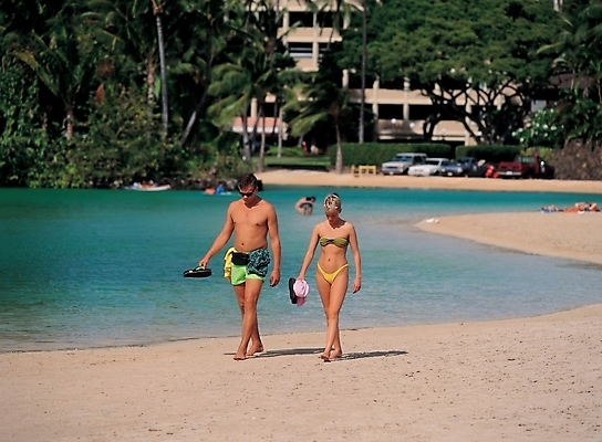 포토 JPG 주간 서양인 외국인 나무 식물 백인 해외풍경 여자 남자 수영복 바다 여행 휴가 사람 해변 야외 두명 모래사장 휴양지 대서 국내포토 자연요소 해외 옷 인종 풍경 장소 절기 파일형식