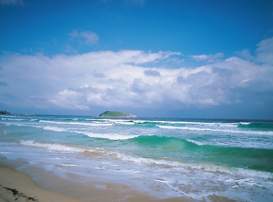 포토 JPG 주간 구름 파도 바다 섬 배경화면 백그라운드 자연 하늘 풍경 해변 사람없음 야외 국내포토 자연요소 생태계 파일형식