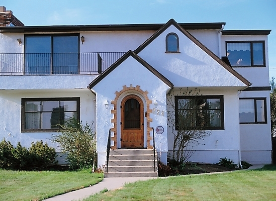 포토 JPG 주간 해외풍경 시설물 건축물 현대건축 건축 백그라운드 창문 주택 풍경 사람없음 야외 건물 문 계단 전원주택 국내포토 자연요소 해외 파일형식