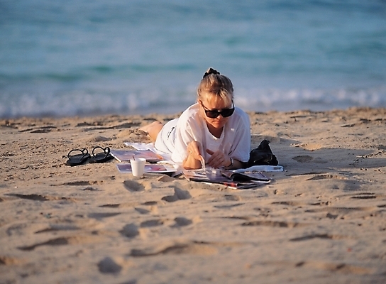 포토 JPG 주간 전신 서양인 외국인 백인 웰빙 여자 여유 엎드리기 파도 바다 여행 휴가 휴식 한명 사람 20대 성인 해변 야외 앞모습 모래사장 선글라스 독서 여자만 여자한명만 성인여자만 청년만 청년여자만 성인한명만 청년여자한명만 성인여자한명만 성인만 국내포토 자연요소 1 감정 안경 뷰포인트 컨셉 모션 인종 청년 파일형식
