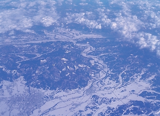 포토 JPG 주간 구름 사계절 계절 배경화면 백그라운드 설경 겨울 자연 산 풍경 사람없음 야외 눈 국내포토 자연요소 날씨 생태계 파일형식