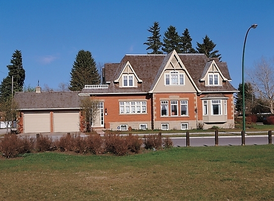 포토 JPG 주간 나무 식물 해외풍경 시설물 건축물 현대건축 건축 도로 백그라운드 해외건축 주택 잔디 사람없음 야외 전원주택 국내포토 자연요소 해외 길 교통시설 풍경 건물 파일형식