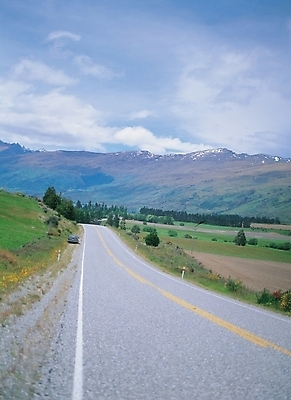 포토 JPG 주간 나무 식물 구름 시설물 현대건축 건축 도로 길 백그라운드 자연 하늘 산 풍경 사람없음 야외 아스팔트 토목 차선_도로 국내포토 자연요소 건축물 교통시설 생태계 파일형식