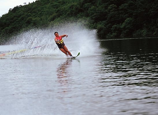 포토 JPG 주간 남자 스포츠 레저 산 한명 사람 20대 성인 야외 여름 레포츠 강 수상스포츠 수상스키 남자만 남자한명만 성인남자만 청년만 청년남자만 청년남자한명만 성인한명만 성인남자한명만 성인만 국내포토 자연요소 1 계절 청년 파일형식