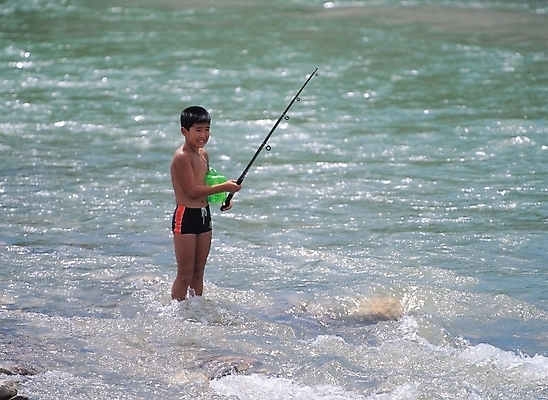 포토 JPG 주간 사계절 계절 남자 어린이 자연 낚시 한명 사람 소년 야외 여름 강 남자만 남자한명만 어린이만 소년만 소년한명만 국내포토 자연요소 1 레저 생태계 파일형식