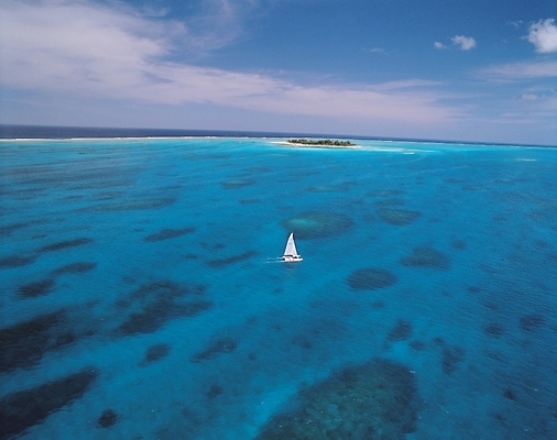 포토 JPG 주간 구름 바다 섬 배경화면 백그라운드 교통 수상교통 요트 자연 하늘 풍경 사람없음 야외 맑음 선박 국내포토 자연요소 교통수단 배_교통 날씨 생태계 파일형식