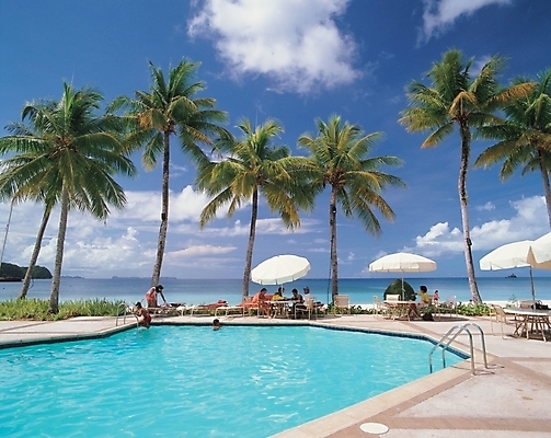 포토 JPG 주간 나무 식물 해외풍경 시설물 현대건축 건축 여행 스포츠시설 자연 물놀이 리조트 수영장 사람 풍경 야외 야자수 풀장 맑음 파라솔 휴양지 대서 국내포토 자연요소 해외 건축물 스포츠 놀이 날씨 장소 절기 시설 생태계 파일형식