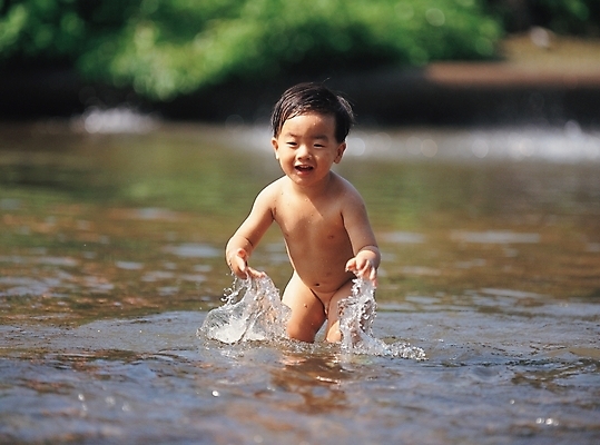 포토 JPG 주간 전신 남자 초등학생 어린이 여행 물놀이 휴가 한명 사람 동양인 소년 야외 앞모습 골짜기 계곡 개울 누드 남자만 남자한명만 어린이만 소년만 소년한명만 국내포토 자연요소 1 학생 뷰포인트 자연 놀이 인종 강 파일형식