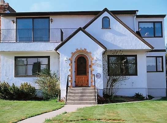 포토 JPG 주간 해외풍경 시설물 건축물 현대건축 건축 백그라운드 창문 해외건축 자연 주택 풍경 사람없음 야외 건물 문 계단 국내포토 자연요소 해외 생태계 파일형식