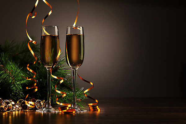 포토 JPG 해외이미지 디자인 기념일 행복 리본 음료 백그라운드 크리스마스 겨울 검은배경 새로움 기념 선물 사랑 사람없음 빛 상자 파티 축제 낭만 축하 알코올 샴페인 샴페인잔 해외202004 해외포토 계절 감정 컨셉 술잔 주류 이벤트 검은색 파일형식