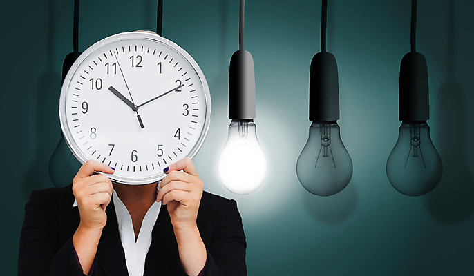 포토 JPG 해외이미지 백인 여자 시계 조명 아이디어 매달리기 그림자 한명 20대 컴퓨터그래픽 빛 디지털 어둠 잡기 시간 비즈니스우먼 코드 야광 혁명 숨기 카피스페이스 해외202004 해외포토 서양인 1 컨셉 비즈니스 모션 사람 청년 그래픽 공백 직장인 파일형식