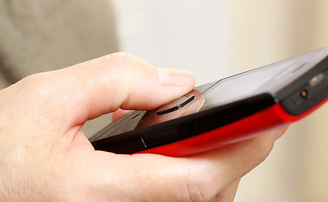 포토 JPG 해외이미지 손 디자인 백그라운드 비즈니스 통신 모바일 새로움 세포 기술 말하기 대화 사람없음 전자제품 스마트폰 사무실 숫자 디지털 스크린 공백 키보드 잡기 메시지 연결 휴대용 무선전화기 전화기 스마트 언론 부름 고립 문자메시지 셀룰러 해외202004 해외포토 문자 컨셉 모션 신체부위 핸드폰 스마트기기 오브젝트 파일형식