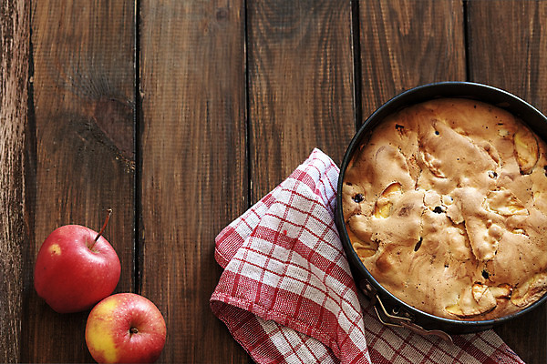 포토 JPG 해외이미지 전통 음식 백그라운드 과일 탁자 휴가 디저트 주택 따뜻함 요리 사람없음 목재 빨간색 농가 갈색 케이크 주방 침묵 껍질 가을 시골 달콤 맛 사과 정상 굽기 냅킨 추수감사절 핸드메이드 해외202004 해외포토 나무 계절 기독교 컬러 가구 컨셉 재료 건물 농장 소리 구이 파일형식