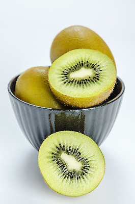 포토 JPG 해외이미지 그릇 조각 과일 키위 사람없음 흰배경 담기 슬라이스 해외202004 해외포토 식기 백그라운드 모션 흰색 파일형식