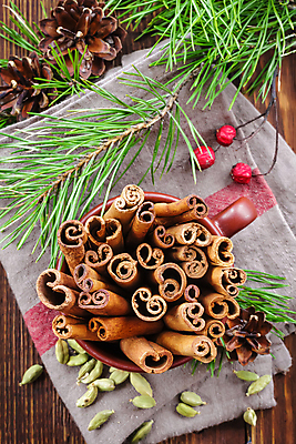 포토 JPG 해외이미지 음식 백그라운드 재료 탁자 요리 사람없음 장식 갈색 주방 축제 나뭇가지 조미료 막대기 달콤 향신료 오브젝트 향 시나몬 해외202004 해외포토 나무 컬러 가구 맛 향미료 파일형식