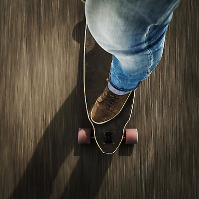 포토 JPG 해외이미지 라이프스타일 공원 남자 문화 스포츠 운동화 신발 십자가 모션 거리 한명 사람 성인 야외 파란색 에너지 스케이팅 하반신 도시 스케이트보드 승차 연습 속도 역동적 스케이터 블러 성인남자한명만 해외202004 해외포토 1 공공시설 컬러 컨셉 겨울스포츠 운동선수 생활 보드_스포츠 남자한명만 성인남자만 파일형식