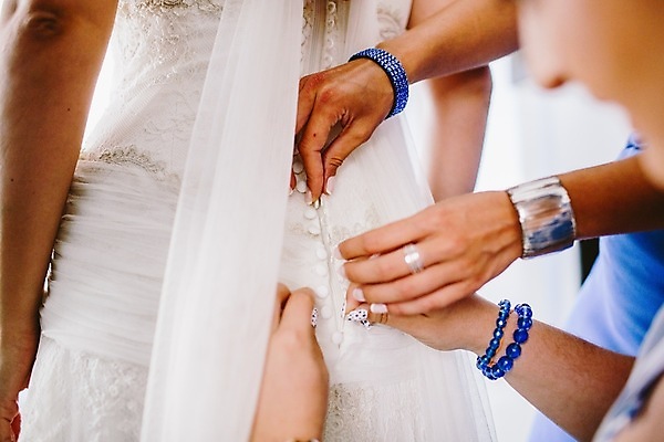 포토 JPG 해외이미지 백인 전통 손 드레스 옷 여자 행복 결혼 결혼식 친절 사랑 사람 성인 사람없음 장식 섹시 낭만 흰색 축하 가운 우아함 속옷 누드 실크 천 날씬함 준비 란제리 가터벨트 양발 천진난만 해외202004 해외포토 서양인 감정 컬러 컨셉 이벤트 신체부위 벨트 직물 몸매 파일형식