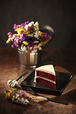 포토 JPG 해외이미지 전통 길 음식 조각 백그라운드 휴가 디저트 기념 건강 사탕 요리 사람없음 장식 빨간색 파티 케이크 어둠 빵집 수확 기구 축하 생일 화려 고급 설탕 자르기 굽기 크림 싱글 복고 정물화 페스츄리 스타일 벨벳 맛있는 해외202004 해외포토 기념일 빵 컬러 컨셉 농업 모션 이벤트 상점 실크 구이 그림 파일형식