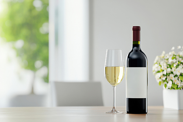 JPG 편집이미지 화분 와인잔 집안 주류 사람없음 햇빛 와인병 나무탁자 편집실사 AI포토 AI콘텐츠 음료 술잔 탁자 병_용기 실내 태양 와인 CG 파일형식