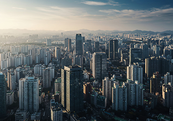 JPG 구름 편집이미지 하늘 빌딩 사람없음 건물 도시풍경 햇빛 도심 편집실사 AI포토 AI콘텐츠 자연요소 건축물 풍경 태양 도시 CG 파일형식