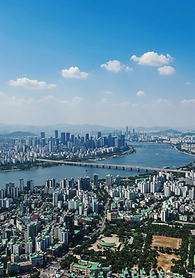 JPG 구름 편집이미지 하늘 빌딩 사람없음 건물 강 도시풍경 도심 가교 편집실사 AI포토 AI콘텐츠 자연요소 건축물 풍경 도시 CG 파일형식