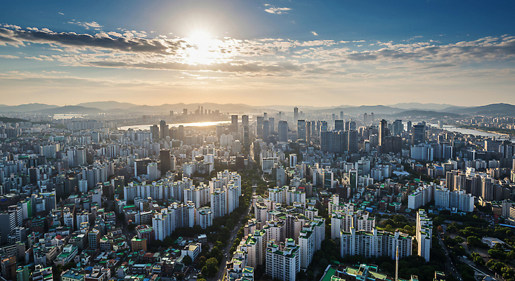 JPG 구름 편집이미지 하늘 빌딩 사람없음 건물 도시풍경 햇빛 도심 편집실사 AI포토 AI콘텐츠 자연요소 건축물 풍경 태양 도시 CG 파일형식