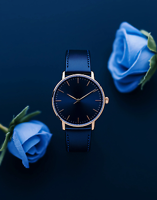 JPG 편집이미지 디자인 사람없음 파란색 장미 고급 손목시계 세련 편집실사 AI포토 AI콘텐츠 꽃 시계 컬러 컨셉 장신구 CG 파일형식