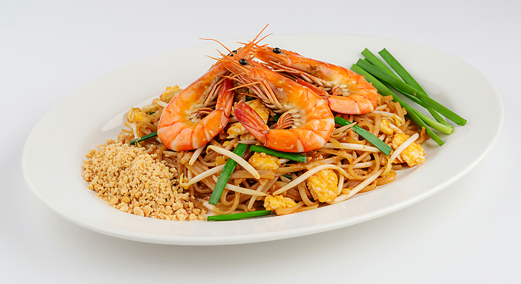 JPG 편집이미지 접시 태국 새우 요리 사람없음 전통음식 땅콩 쪽파 숙주 팟타이 맛있는 편집실사 AI포토 AI콘텐츠 전통 식기 아시아 음식 갑각류 견과류 CG 파 태국음식 파일형식