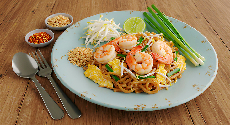 JPG 편집이미지 접시 포크 태국 새우 요리 사람없음 계란 숟가락 전통음식 땅콩 라임 쪽파 고춧가루 나무탁자 숙주 팟타이 맛있는 편집실사 AI포토 AI콘텐츠 전통 식기 아시아 음식 과일 탁자 수저 갑각류 알 견과류 가루 CG 파 태국음식 파일형식