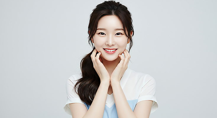 JPG 편집이미지 여자 한명 웃음 상반신 성인 뷰티 손들기 의료성형뷰티 성인여자한명만 편집실사 AI인물포토 AI콘텐츠 1 모션 표정 사람 CG 여자한명만 성인여자만 파일형식 AI포토