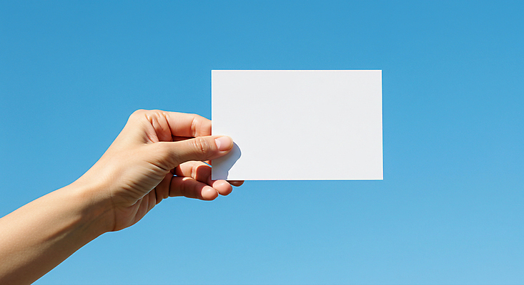 JPG 편집이미지 손 비즈니스 명함 들기 신체부위 파란색 카피스페이스 편집소스 편집실사 AI인물포토 AI콘텐츠 컬러 모션 사람 공백 CG 파일형식 AI포토