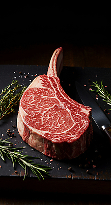 JPG 편집이미지 요리 사람없음 소고기 칼 소금 로즈메리 나무도마 통후추 토마호크 편집실사 AI포토 AI콘텐츠 도마 육류 목재 허브 CG 후추 파일형식