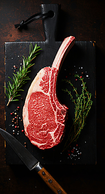 JPG 편집이미지 도마 요리 사람없음 소고기 칼 소금 로즈메리 통후추 토마호크 편집실사 AI포토 AI콘텐츠 주방용품 육류 허브 CG 후추 파일형식