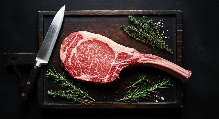 JPG 편집이미지 요리 사람없음 소고기 칼 소금 로즈메리 나무도마 통후추 토마호크 편집실사 AI포토 AI콘텐츠 도마 육류 목재 허브 CG 후추 파일형식