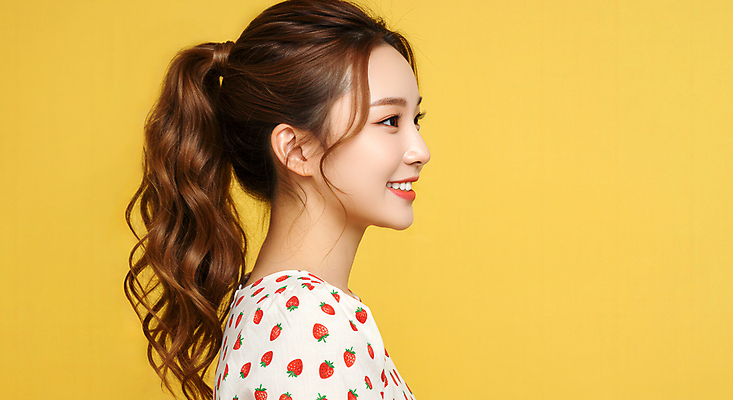 JPG 모델 편집이미지 여자 한명 미소 상반신 성인 노란색 의료성형뷰티 성인여자한명만 편집실사 AI인물포토 AI콘텐츠 1 컬러 표정 사람 CG 여자한명만 성인여자만 파일형식 AI포토