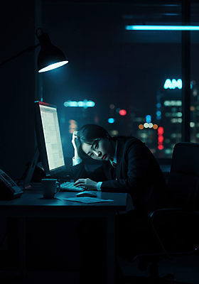JPG 편집이미지 여자 엎드리기 야경 의자 창문 스트레스 직장 피곤 한명 앉기 성인 컵 도시풍경 모니터 어둠 스탠드 타이핑 비즈니스우먼 책상 야근 의료성형뷰티 성인여자한명만 편집실사 AI인물포토 AI콘텐츠 1 식기 가구 컨셉 회사 비즈니스 모션 조명 사람 풍경 컴퓨터 도시 업무 직장인 야간 CG 여자한명만 성인여자만 파일형식 풍경_경치 AI포토