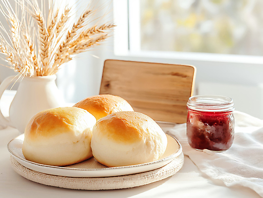 JPG 편집이미지 접시 화분 식탁 아침 따뜻함 사람없음 햇빛 병 밀 천 대리석 딸기잼 베이지색 브리오슈 맛있는 편집실사 AI포토 AI콘텐츠 주간 식기 빵 컬러 재료 탁자 곡류 태양 직물 잼 CG 파일형식