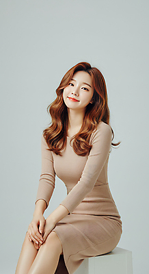 JPG 모델 편집이미지 응시 여자 포즈 한명 미소 앉기 성인 회색 손모으기 의료성형뷰티 성인여자한명만 편집실사 AI인물포토 AI콘텐츠 1 시선 컬러 모션 표정 사람 손짓 CG 여자한명만 성인여자만 파일형식 AI포토