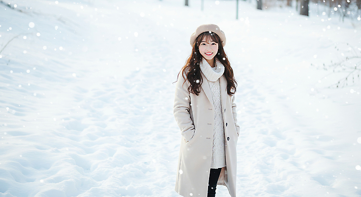 JPG 전신 편집이미지 공원 여자 포즈 장갑 겨울 자연 갈색머리 따뜻함 한명 성인 야외 뷰티 스카프 코트 눈 주머니손 감성 베레모 눈내림 의료성형뷰티 성인여자한명만 편집실사 AI인물포토 AI콘텐츠 자연요소 모자_잡화 1 헤어스타일 잡화 계절 공공시설 컨셉 모션 날씨 눈_날씨 사람 목도리 외투 CG 생태계 여자한명만 성인여자만 파일형식 AI포토