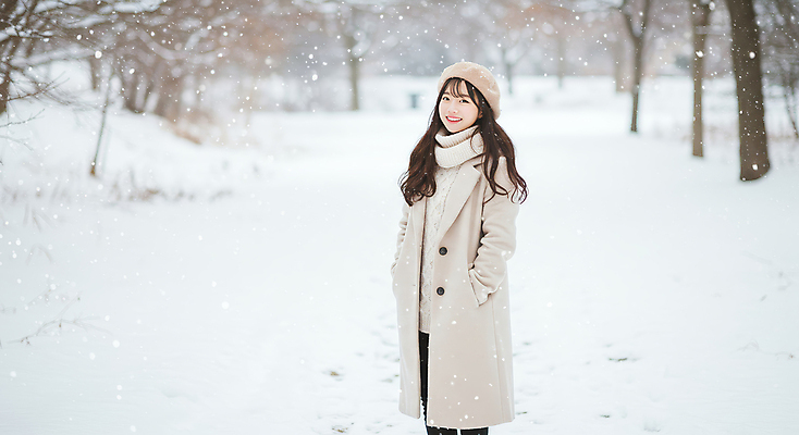 JPG 전신 편집이미지 공원 여자 포즈 장갑 겨울 자연 갈색머리 따뜻함 한명 성인 야외 뷰티 코트 눈 주머니손 감성 베레모 눈내림 의료성형뷰티 성인여자한명만 편집실사 AI인물포토 AI콘텐츠 자연요소 모자_잡화 1 헤어스타일 잡화 계절 공공시설 컨셉 모션 날씨 눈_날씨 사람 외투 CG 생태계 여자한명만 성인여자만 파일형식 AI포토